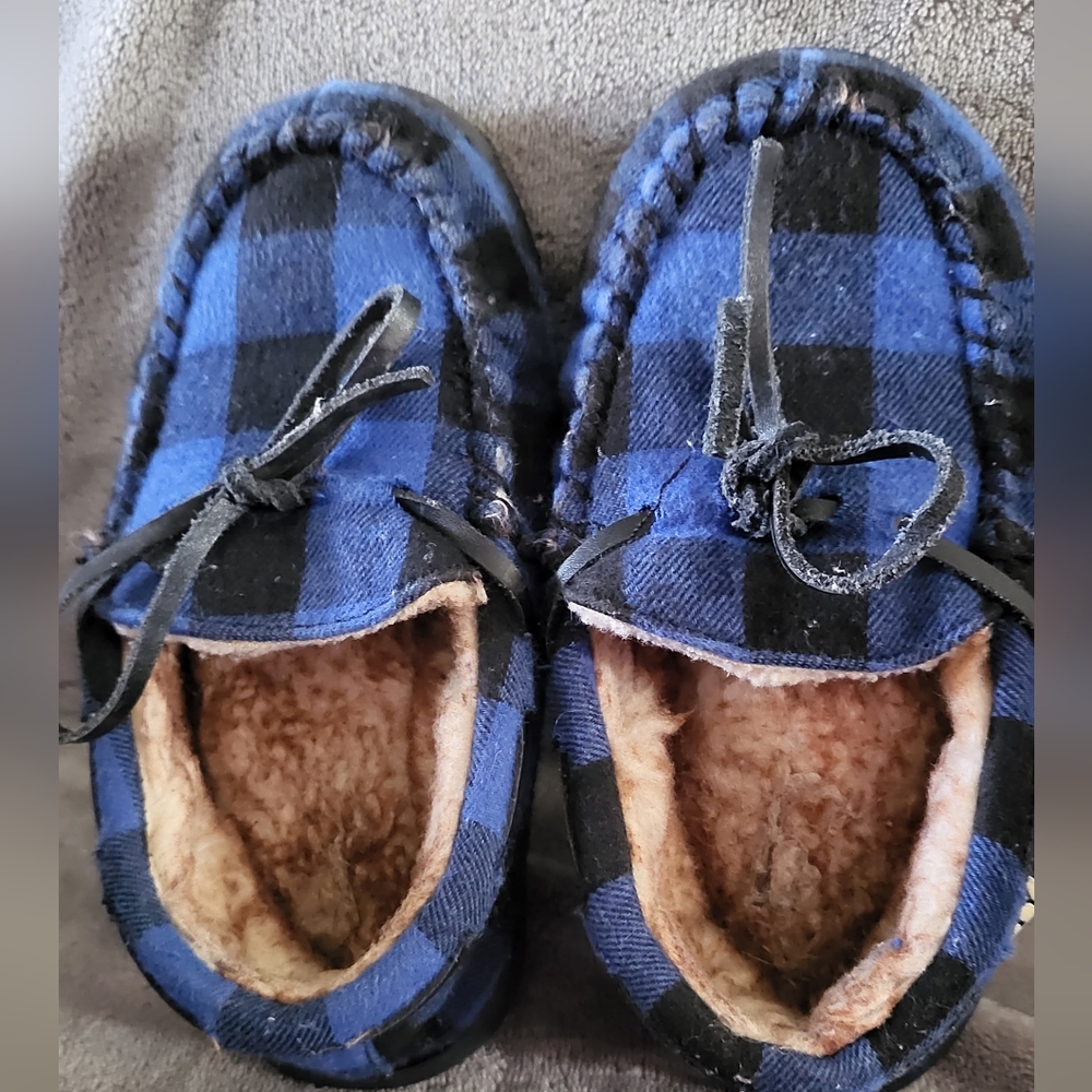 Euc Norty Plaid fleece slippers size 12